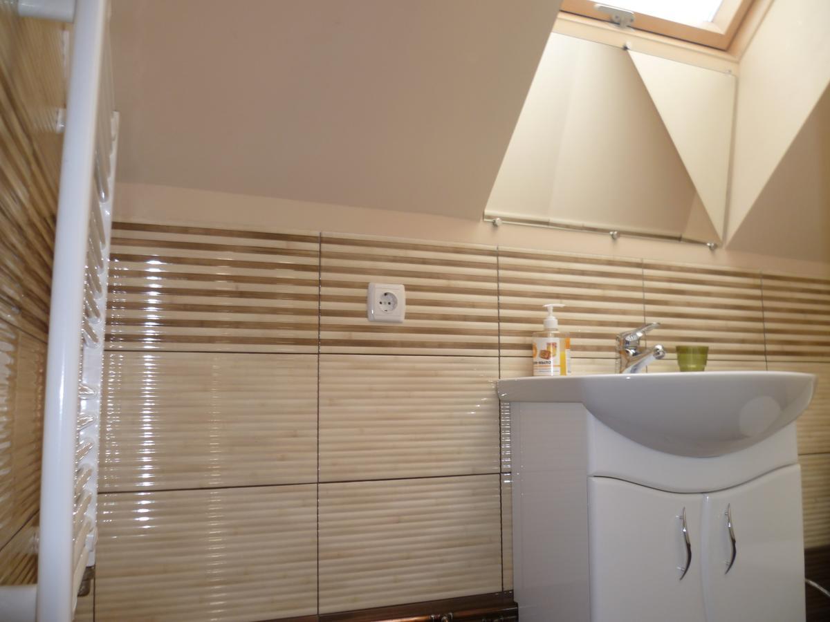 Home Hotel คาเมียเนตส์-โปดิลสกี ภายนอก รูปภาพ