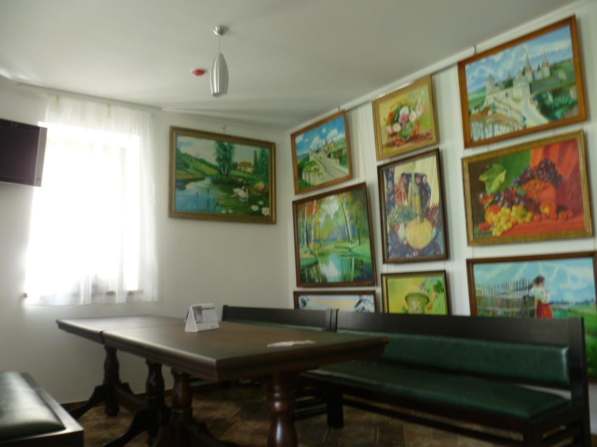 Home Hotel คาเมียเนตส์-โปดิลสกี ภายนอก รูปภาพ