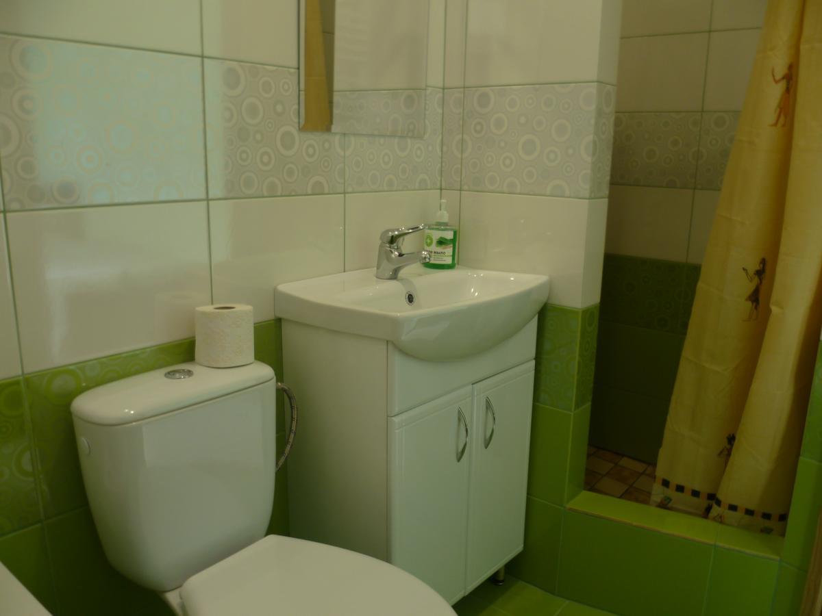 Home Hotel คาเมียเนตส์-โปดิลสกี ภายนอก รูปภาพ