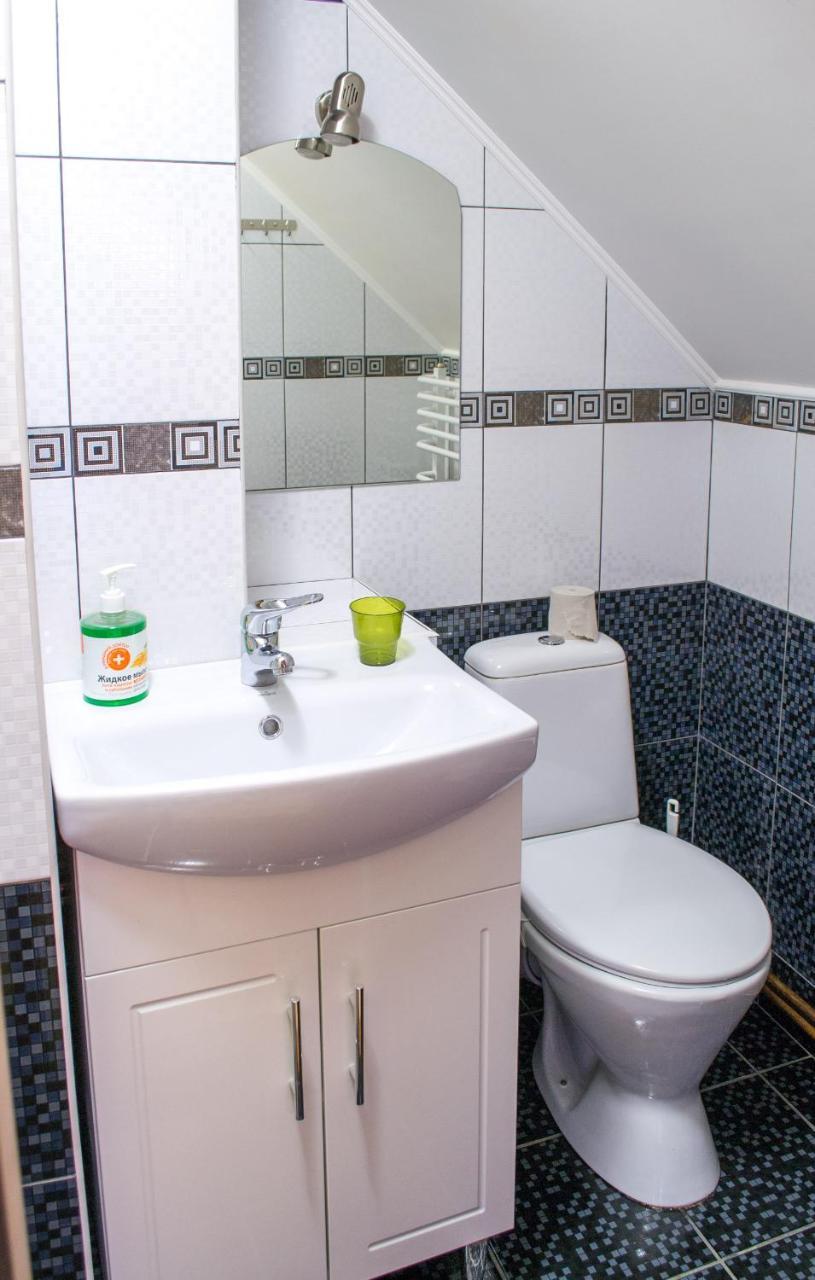 Home Hotel คาเมียเนตส์-โปดิลสกี ภายนอก รูปภาพ