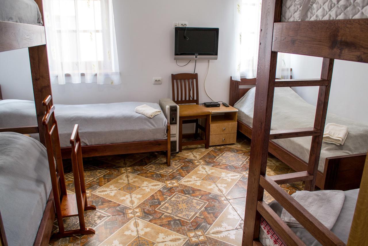 Home Hotel คาเมียเนตส์-โปดิลสกี ภายนอก รูปภาพ