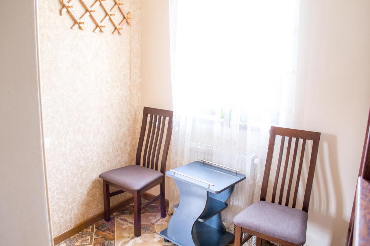 Home Hotel คาเมียเนตส์-โปดิลสกี ภายนอก รูปภาพ